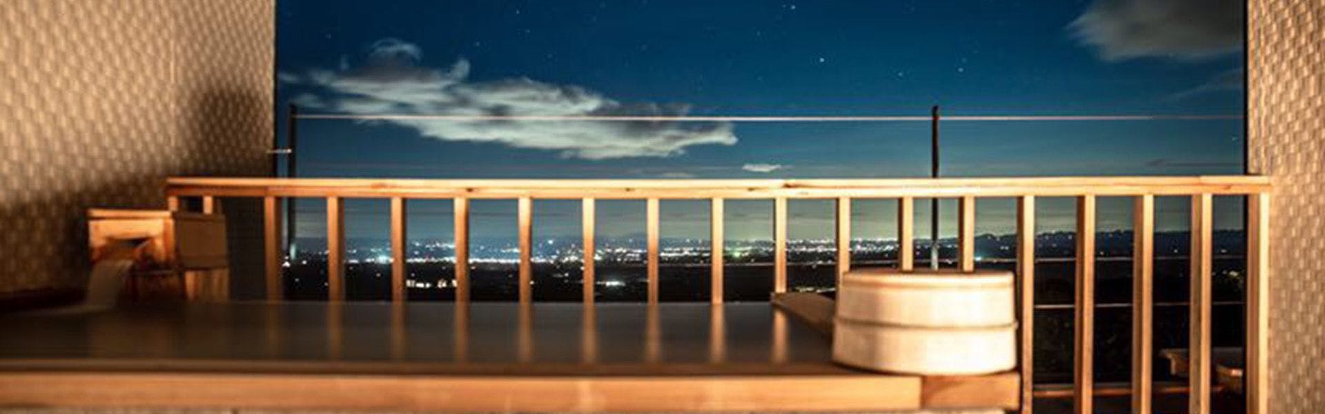 ออนเซ็นกลางแจ้งบนดาดฟ้า