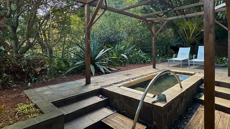 Hotel Shiki no Kura: A Pet-Friendly Inn with Its Own Hot Spring Source