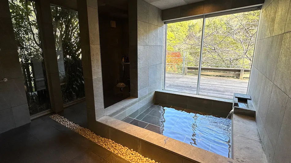 Hotel Shiki no Kura: A Pet-Friendly Inn with Its Own Hot Spring Source
