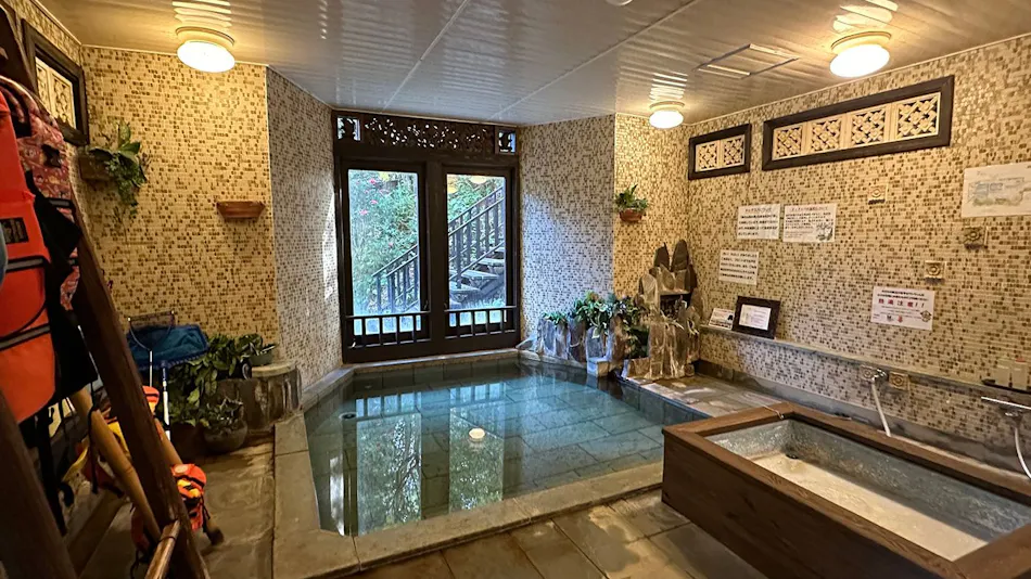 Hotel Shiki no Kura: A Pet-Friendly Inn with Its Own Hot Spring Source