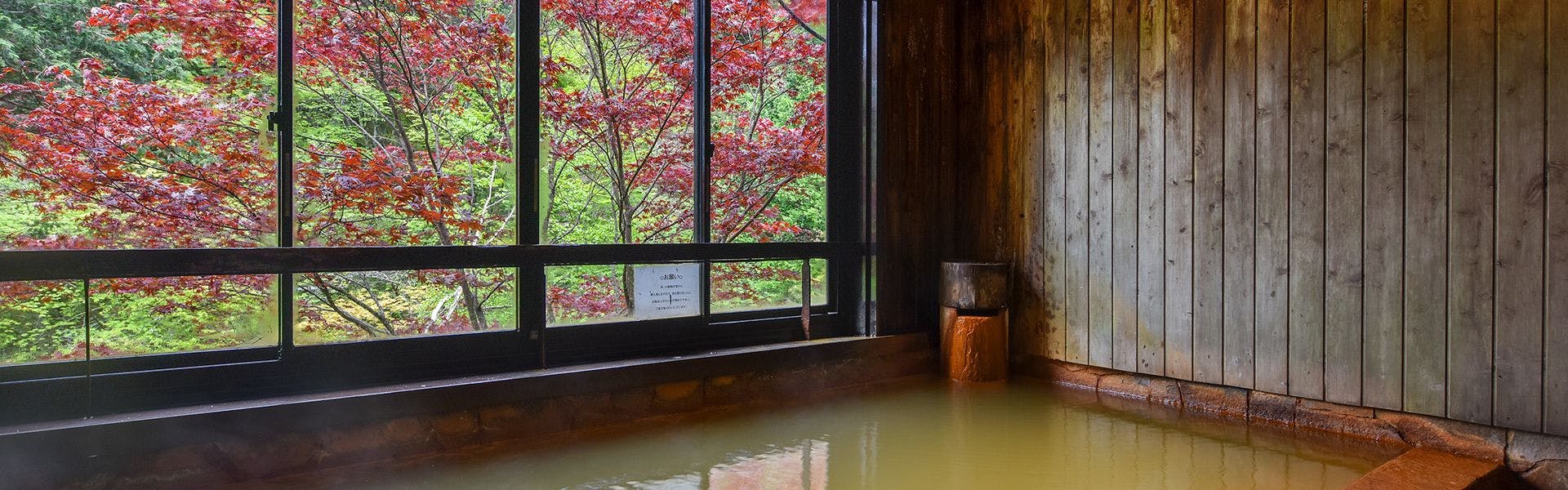 อ่างอาบน้ำกลางแจ้งแบบเปิดหน้าต่างได้