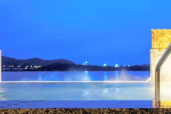 บ่อน้ำพุร้อนกลางแจ้ง