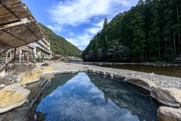 Pemandian air panas terbuka