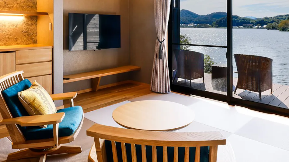 Hanare Koyado Mizuyashiki by the Lakeside