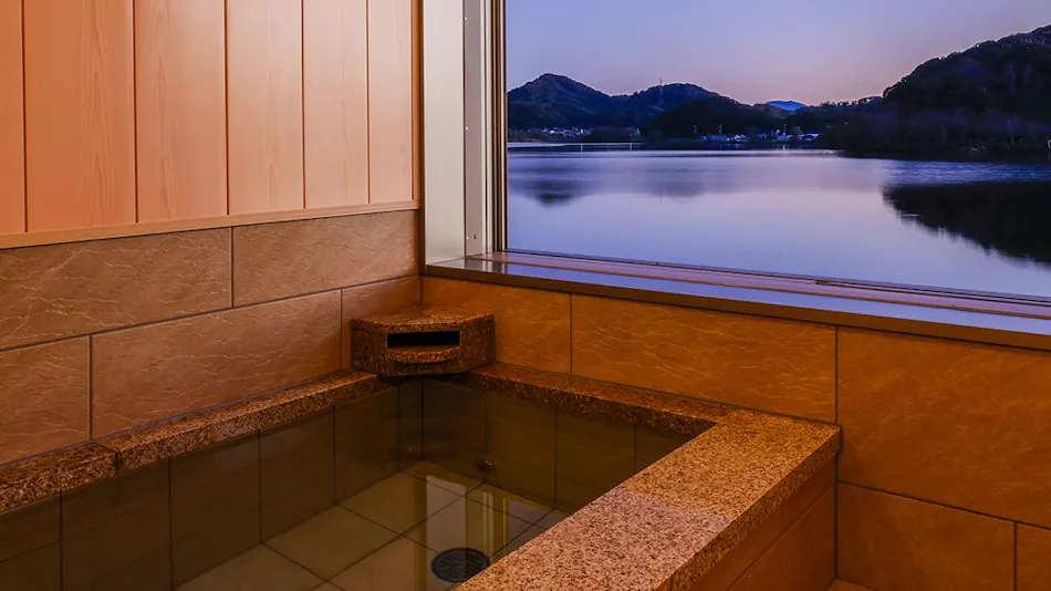 Hanare Koyado Mizuyashiki by the Lakeside
