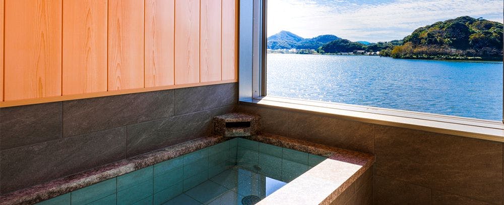 Hanare Koyado Mizuyashiki by the Lakeside