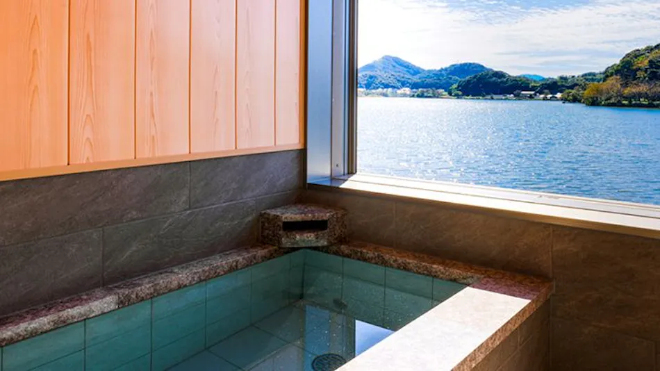 Hanare Koyado Mizuyashiki by the Lakeside