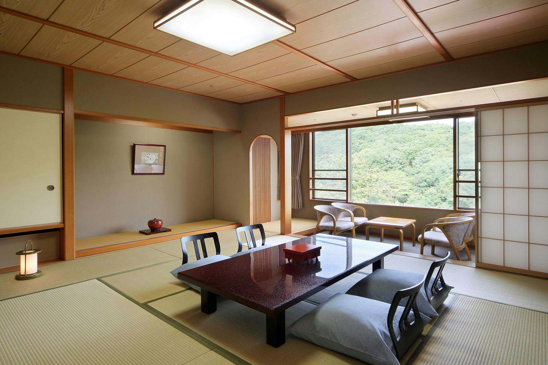 東月館