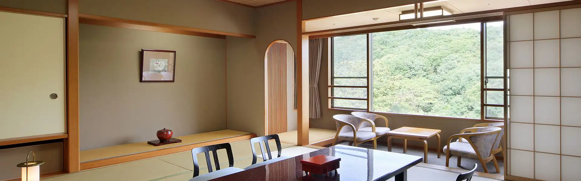 東月館