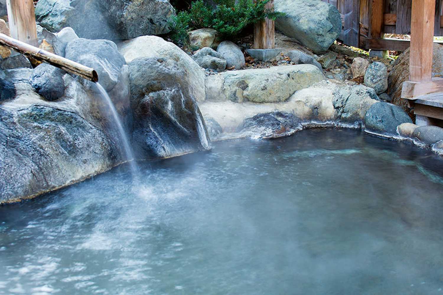 Periksa ketersediaan 【Gensen Kakenagashi Hot Spring Theme Park Ryudo ...