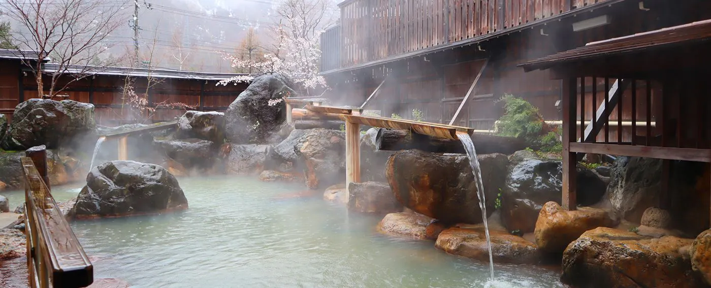 ตัวอย่างบ่อน้ำพุร้อนกลางแจ้ง