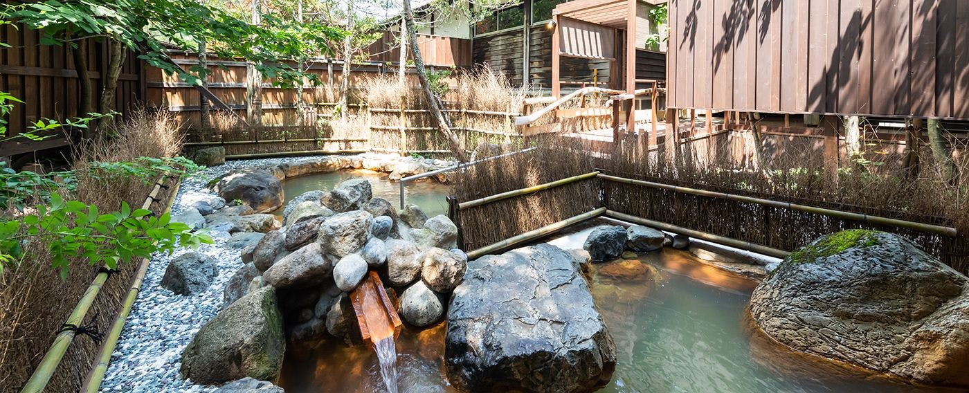 ตัวอย่างบ่อน้ำพุร้อนกลางแจ้ง