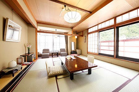 Kinugawa International Hotel: A Pet-Friendly Accommodation with Three Dog Runs