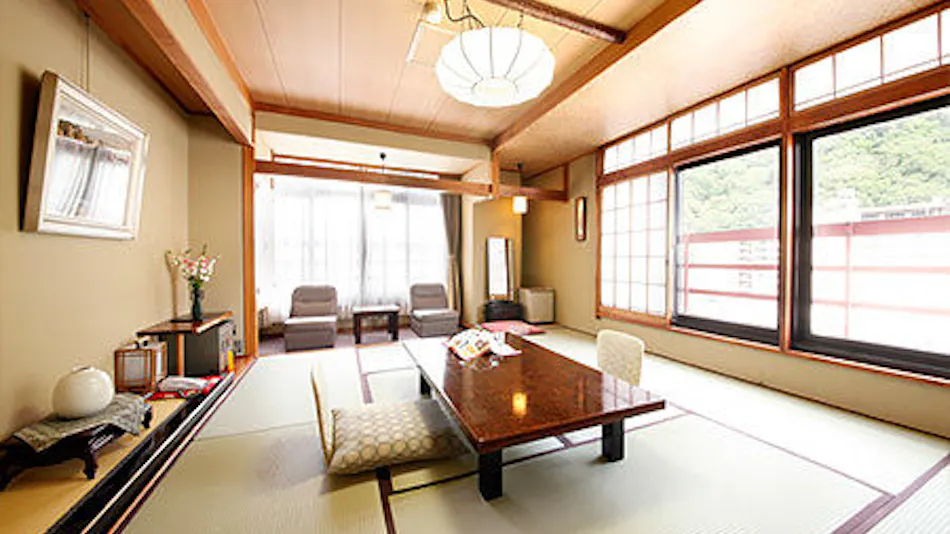 Kinugawa International Hotel: A Pet-Friendly Accommodation with Three Dog Runs