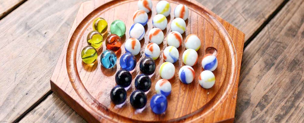 มานั่งที่ระเบียงและเล่นของเล่นย้อนยุคกันเถอะ