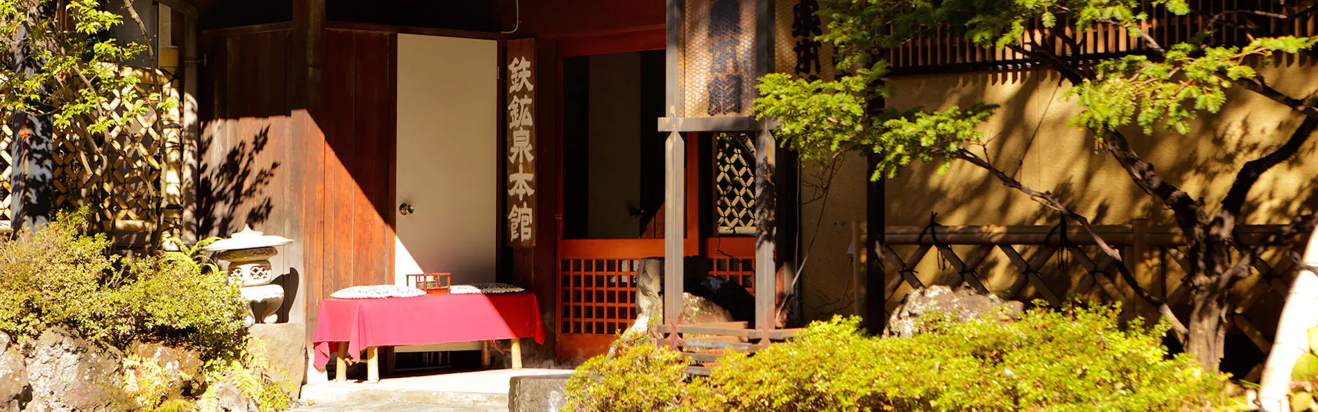 鉄鉱泉本館
