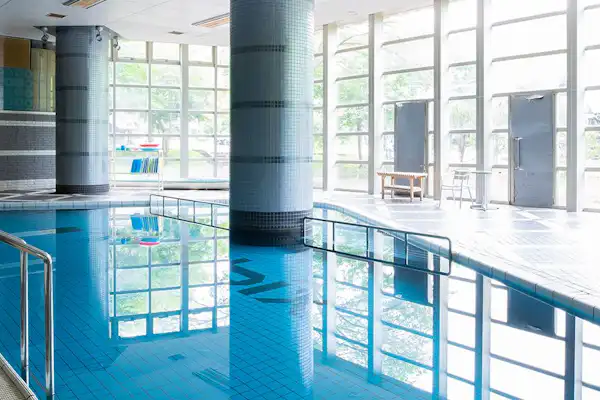 สระว่ายน้ำ