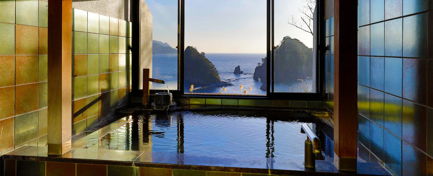 น้ำพุร้อนและอ่างอาบน้ำ