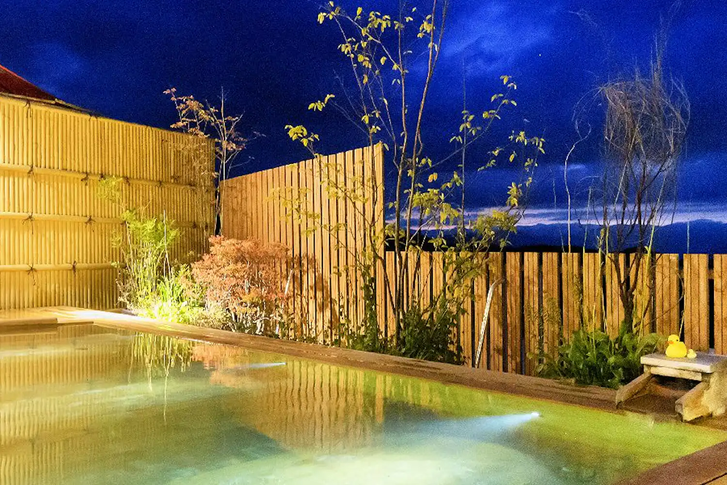 บ่อน้ำพุร้อนกลางแจ้ง