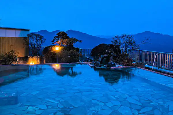 บ่อน้ำพุร้อนกลางแจ้ง