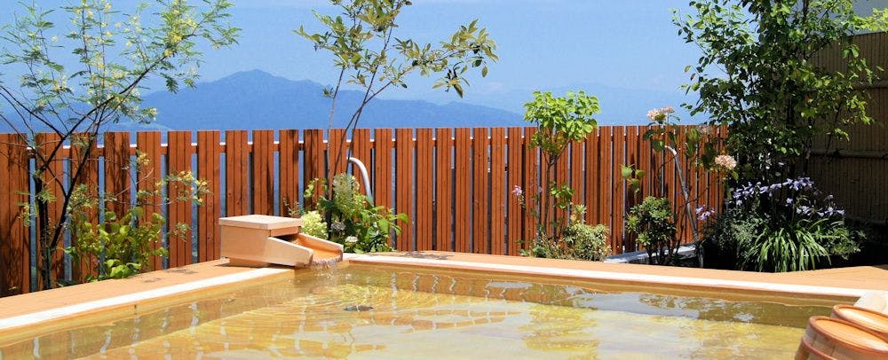 น้ำพุร้อนและอ่างอาบน้ำ