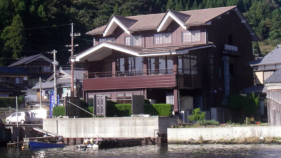 Lake Lodge Pamco