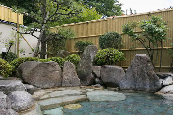 ออนเซ็นกลางแจ้ง