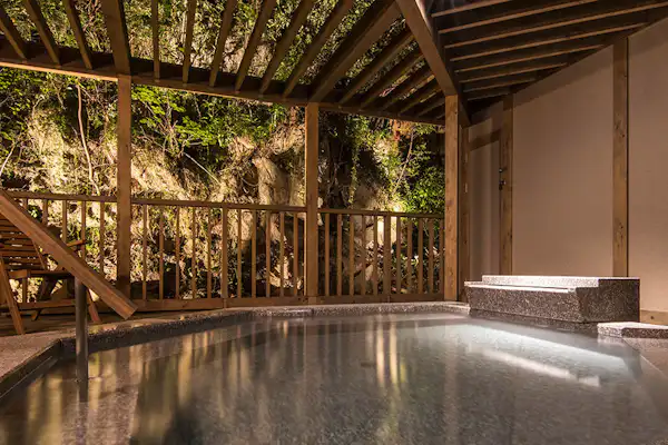 บ่อน้ำพุร้อนกลางแจ้ง