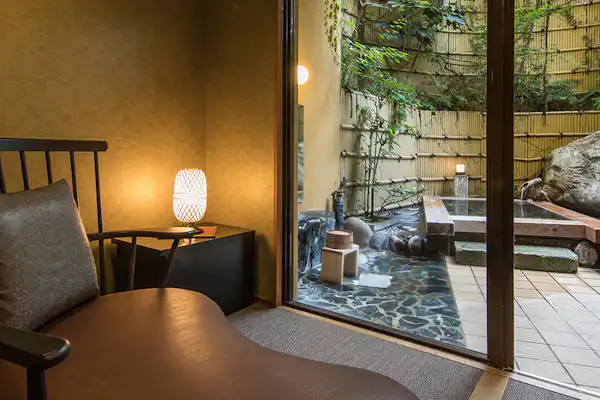 อ่างอาบน้ำกลางแจ้งส่วนตัว