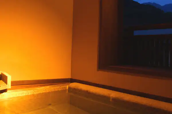 บ่อน้ำพุร้อนกลางแจ้ง