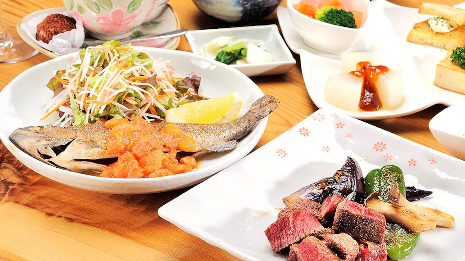 Yumenoki: A Lodge with Teppanyaki & Wine