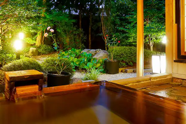 บ่อน้ำพุร้อนกลางแจ้ง