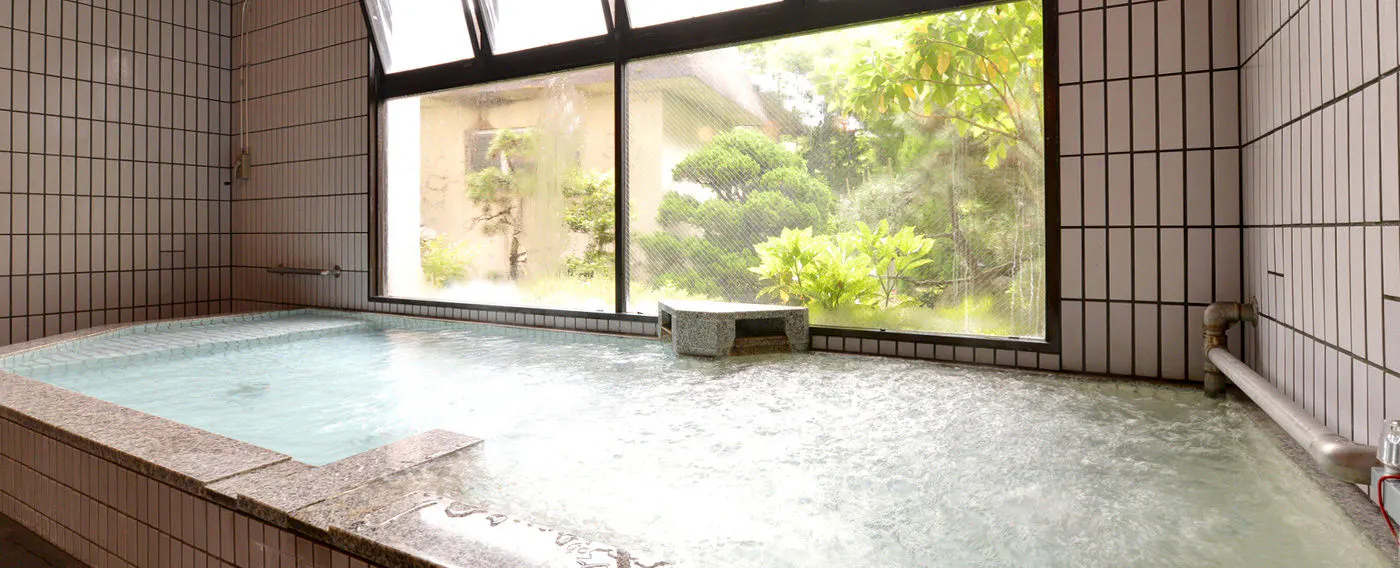 น้ำพุร้อนและอ่างอาบน้ำ