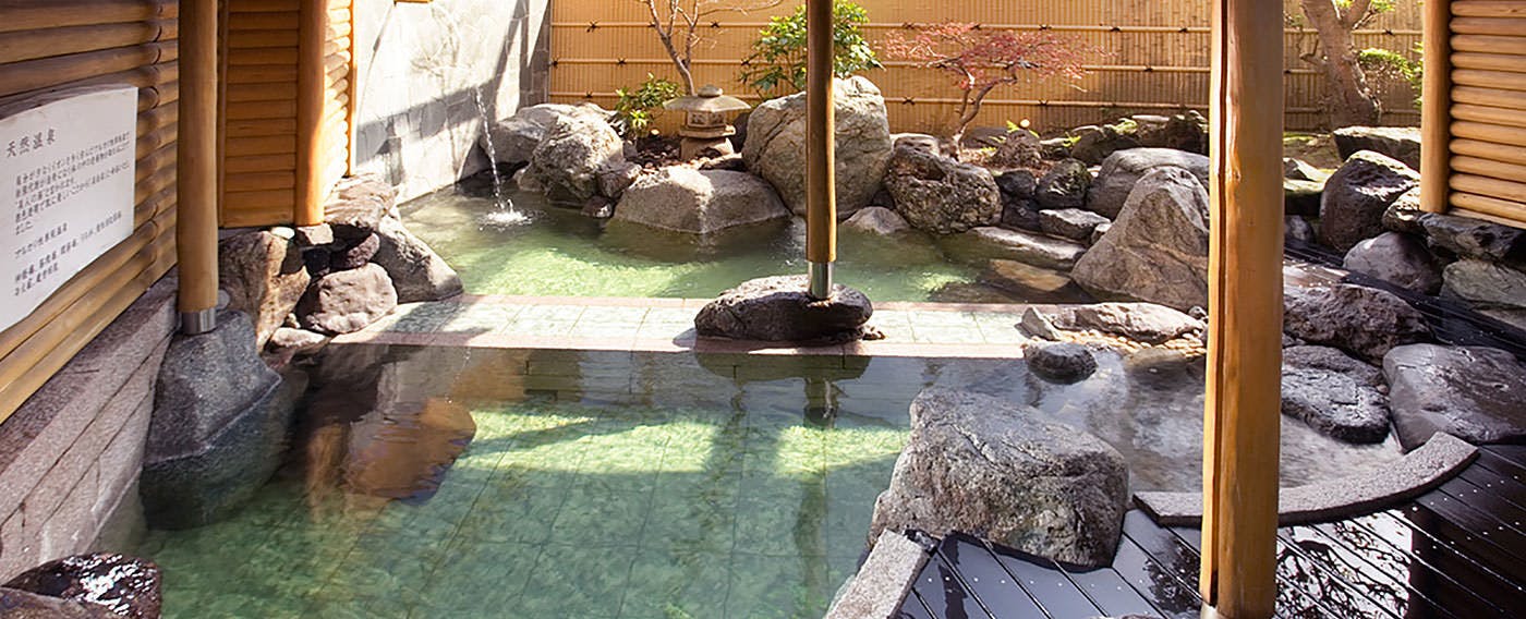 Mata air panas・Bilik mandi