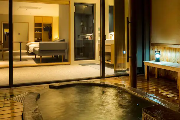 ห้องพักพร้อมอ่างอาบน้ำกลางแจ้งส่วนตัว