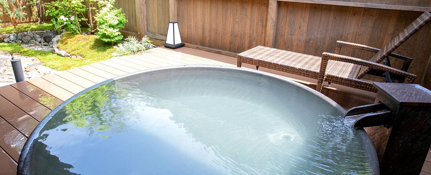 น้ำพุร้อนและอ่างอาบน้ำ