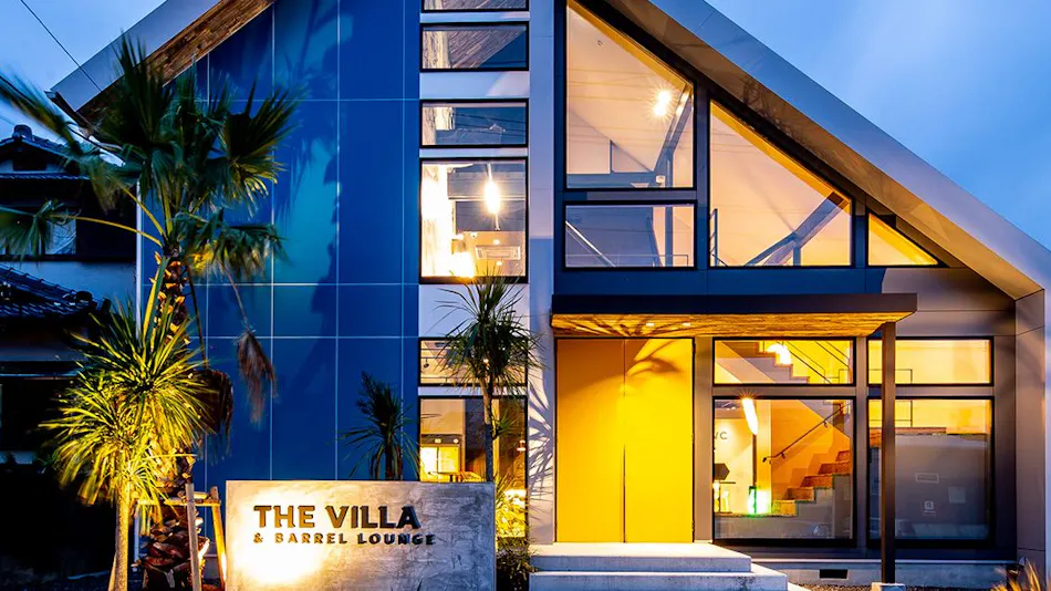 The Villa & Barrel Lounge