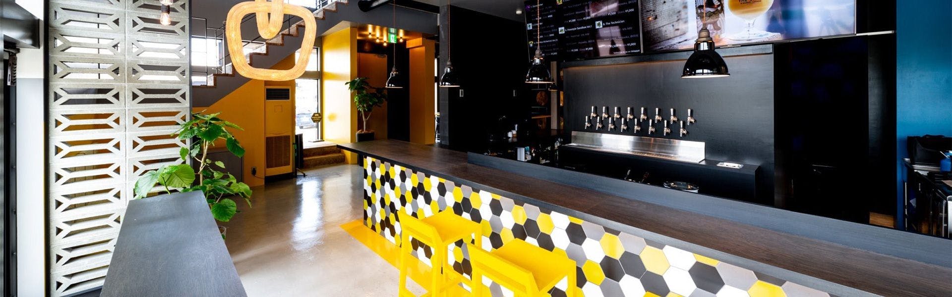 The Villa & Barrel Lounge