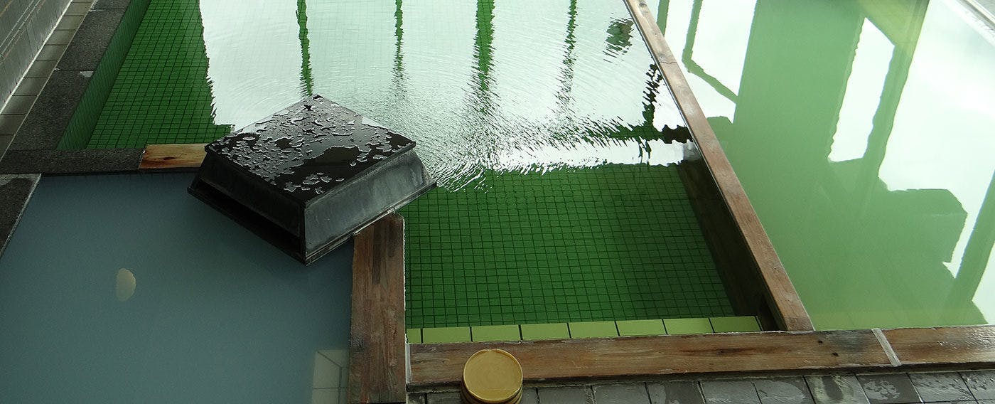 น้ำพุร้อนสามสีวิเศษ