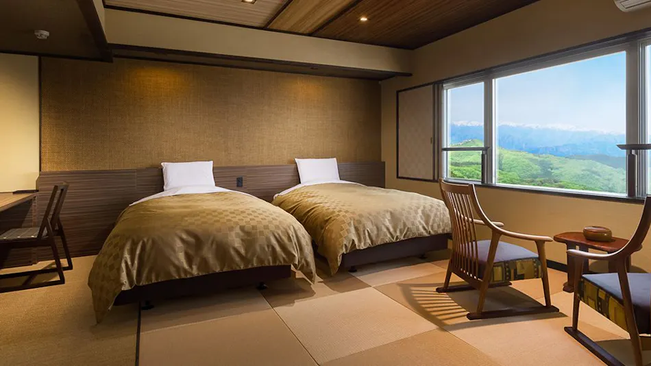 Kishigon Ryokan ~ Adjacent to Stone Steps Street, Rare Hot Spring "Golden Water" Inn ~