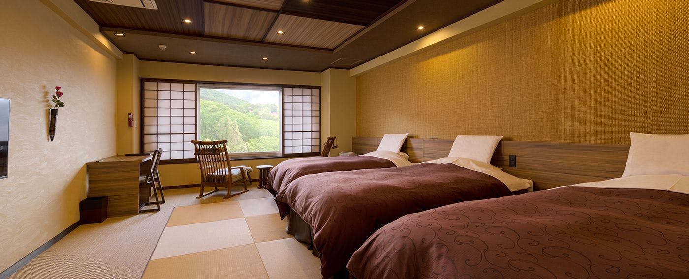 Kishigon Ryokan ~ Adjacent to Stone Steps Street, Rare Hot Spring "Golden Water" Inn ~