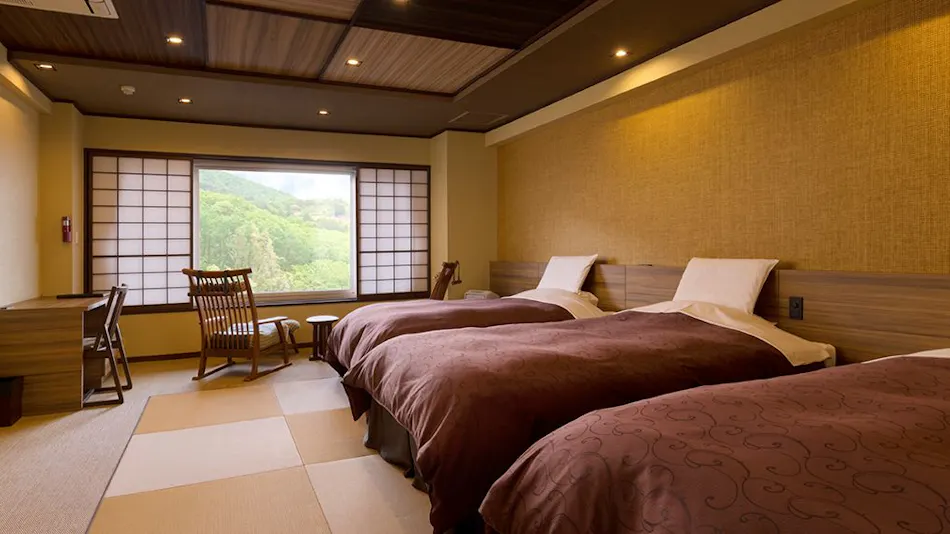 Kishigon Ryokan ~ Adjacent to Stone Steps Street, Rare Hot Spring "Golden Water" Inn ~