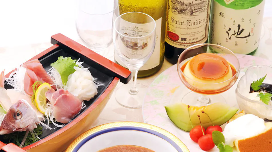 Petit Hotel Fromage with Cats