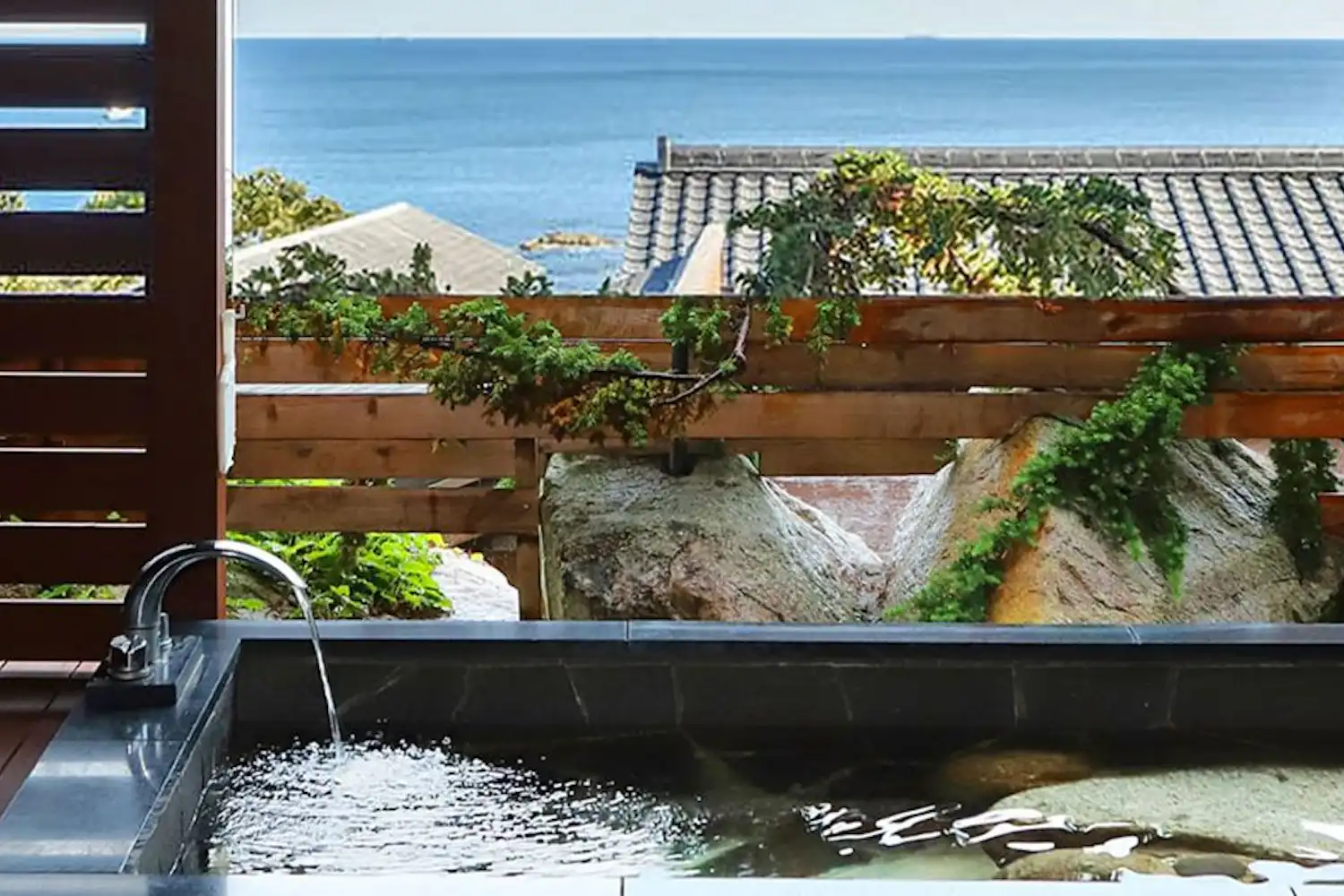 ห้องอาบน้ำกลางแจ้งส่วนตัว