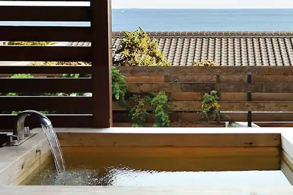 ห้องอาบน้ำกลางแจ้งส่วนตัว