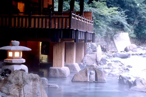 น้ำพุร้อนทาคารากาวะ