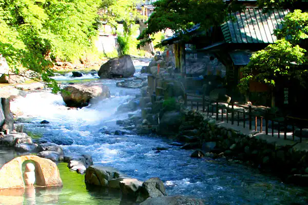 น้ำพุร้อนทาคารากาวะ