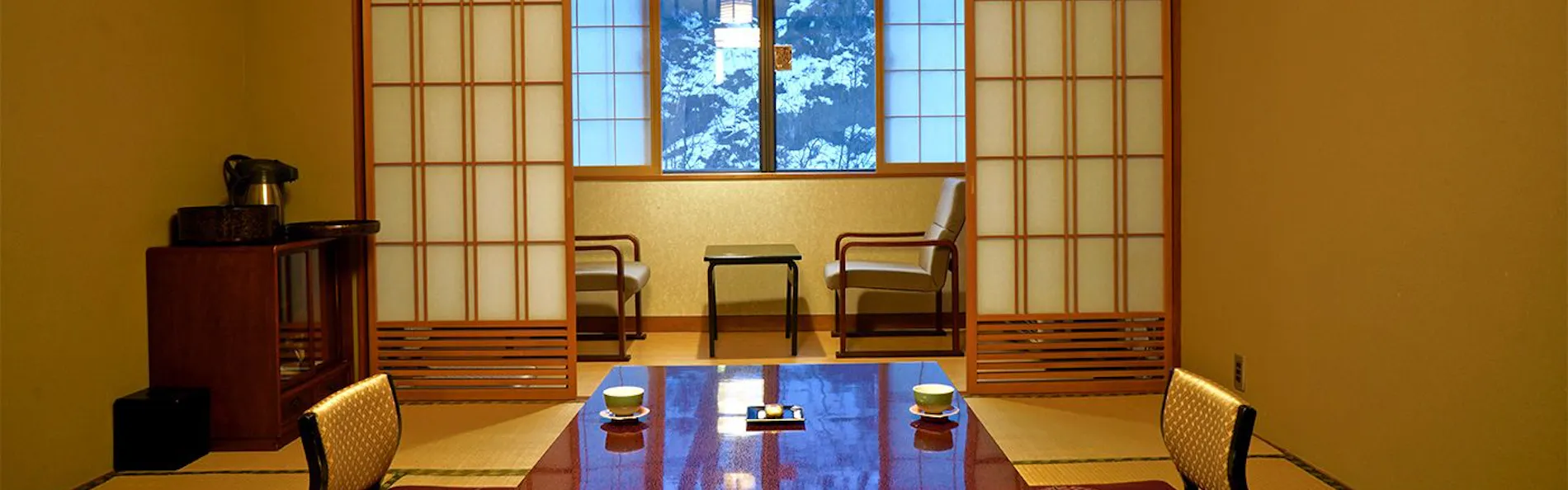 日本一深い天然自噴岩風呂を有す藤三旅館(登録有形文化財)