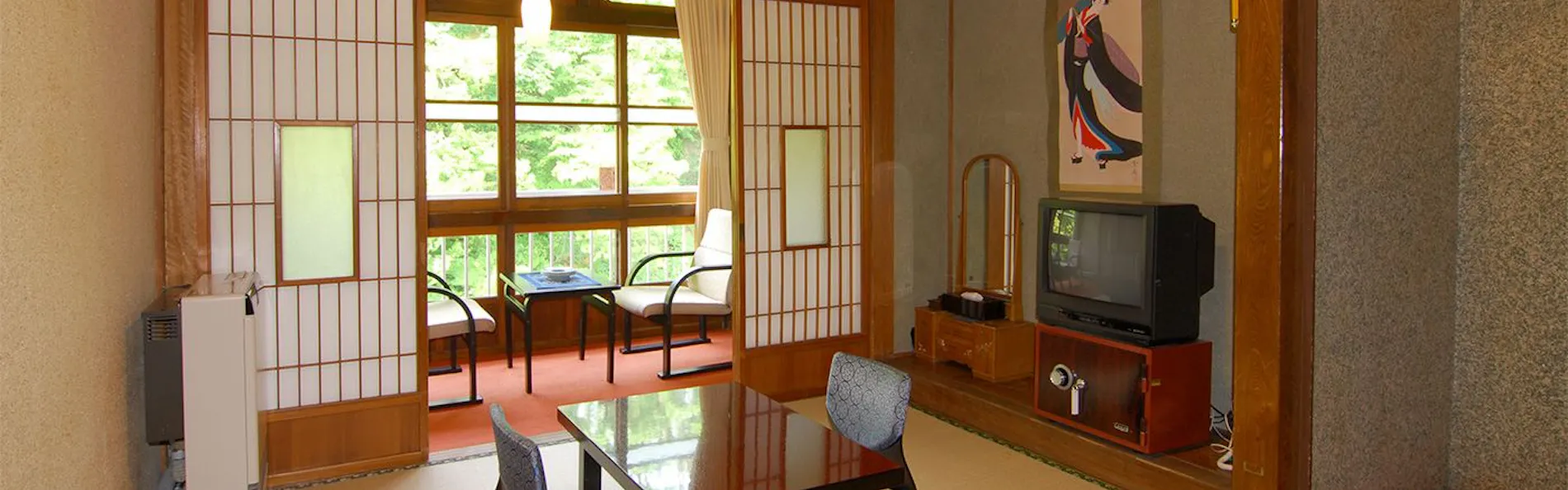 日本一深い天然自噴岩風呂を有す藤三旅館(登録有形文化財)