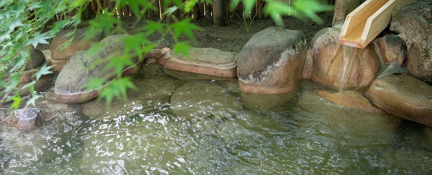 น้ำพุร้อนและอ่างอาบน้ำ